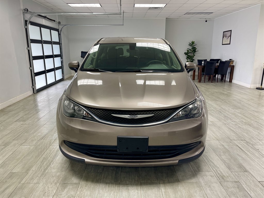 2017 Chrysler Pacifica - $9,998