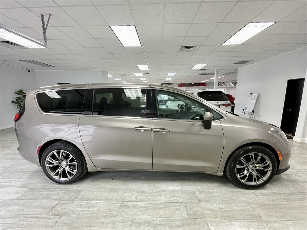 2017 Chrysler Pacifica - $9,998
