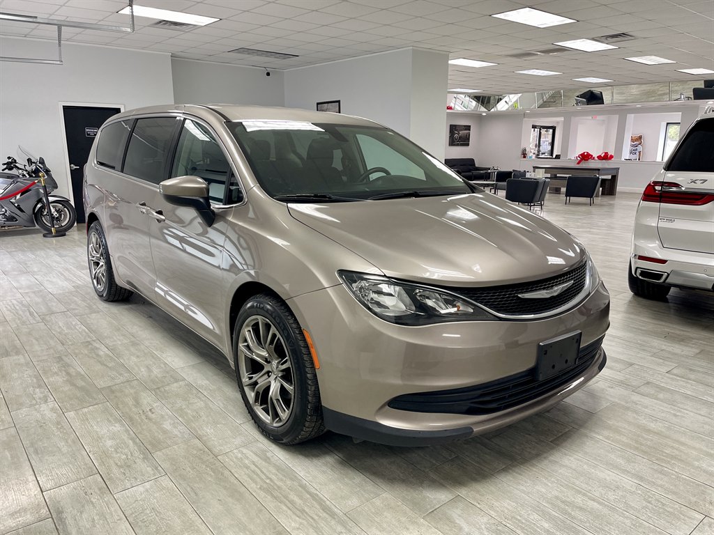 2017 Chrysler Pacifica - $9,998