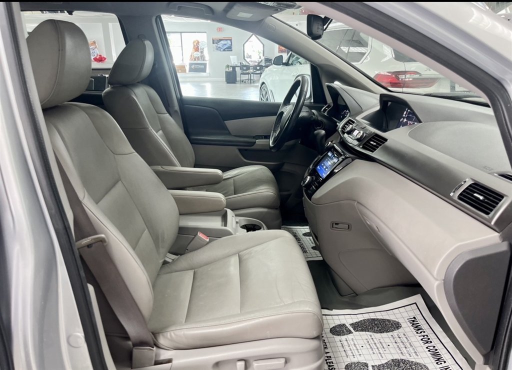 2015 Honda Odyssey - $11,998