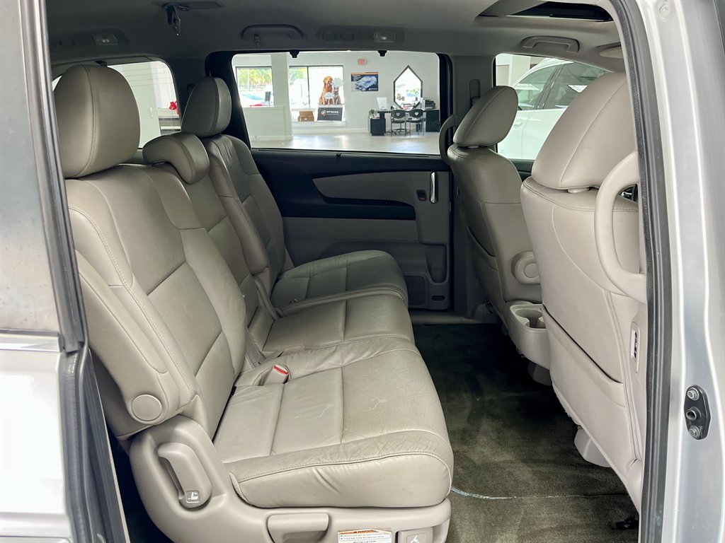 2015 Honda Odyssey - $11,998