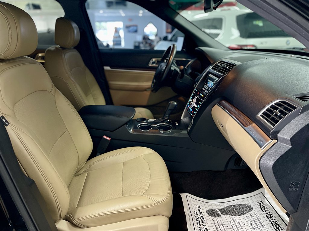2016 Ford Explorer - $9,998