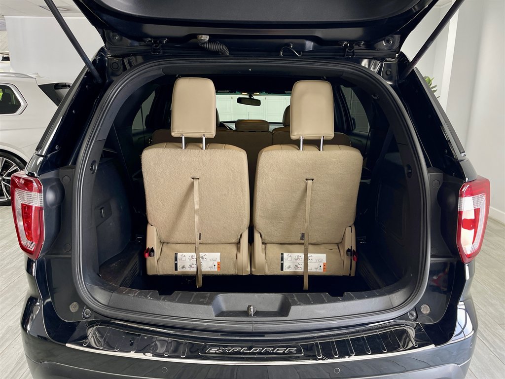 2016 Ford Explorer - $9,998