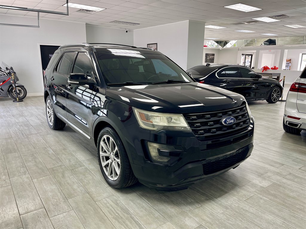 2016 Ford Explorer - $9,998