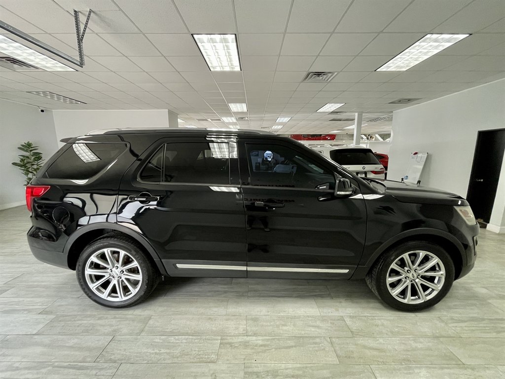 2016 Ford Explorer - $9,998