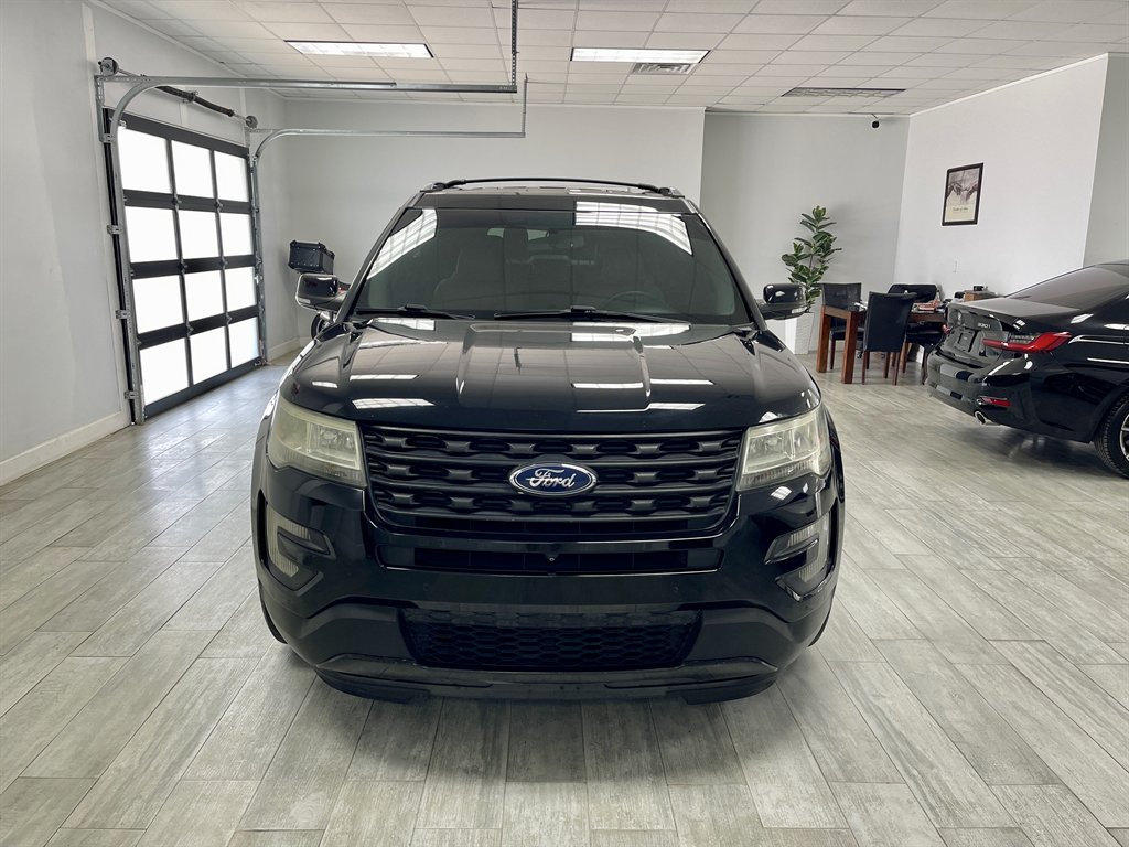 2016 Ford Explorer - $9,998