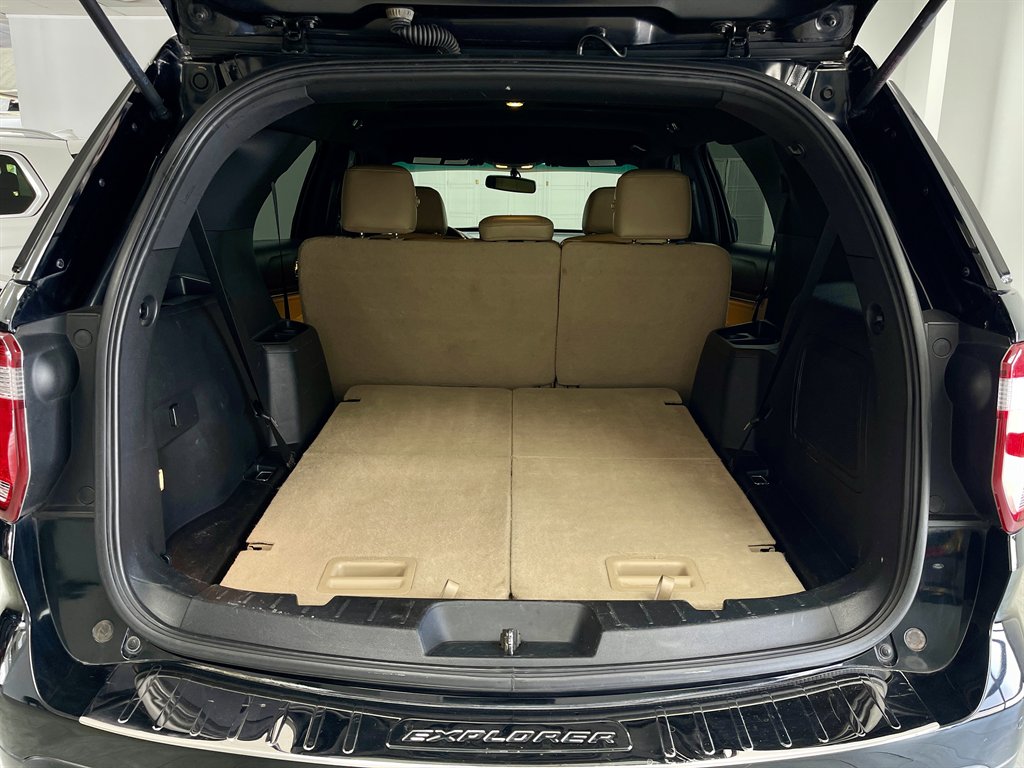 2016 Ford Explorer - $9,998