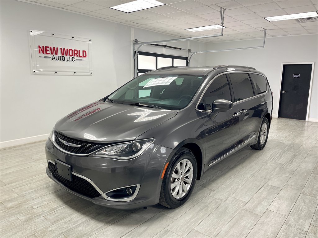 2017 Chrysler Pacifica - $10,998