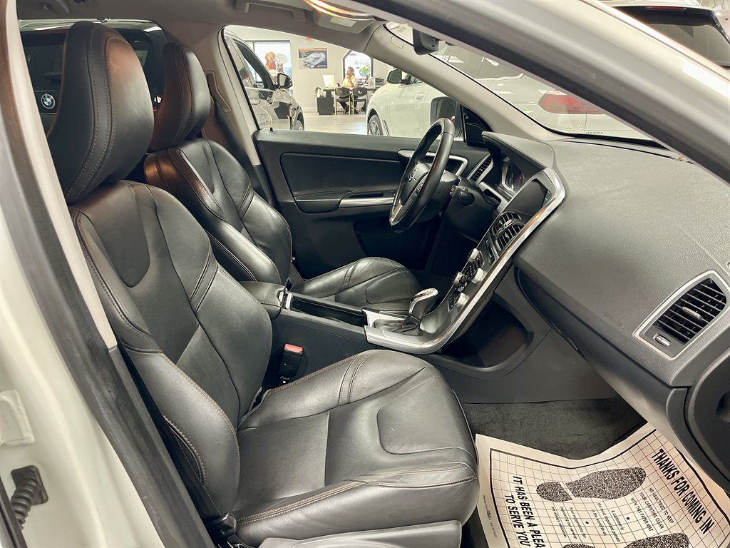 2017 Volvo XC60 - $8,998