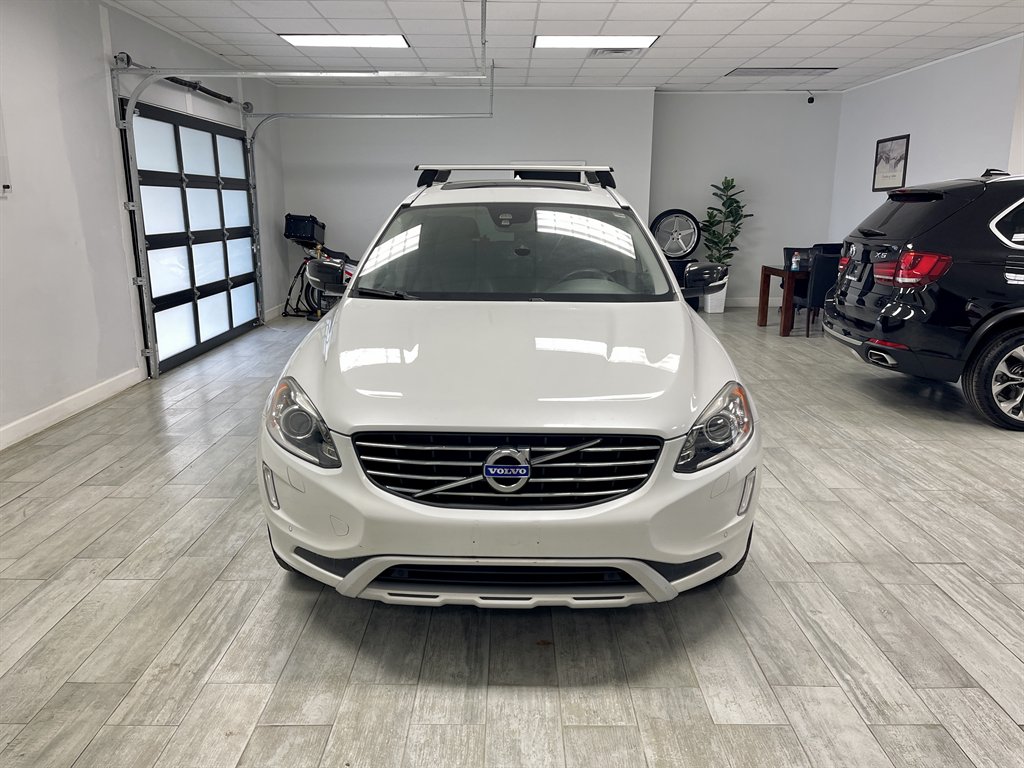 2017 Volvo XC60 - $8,998