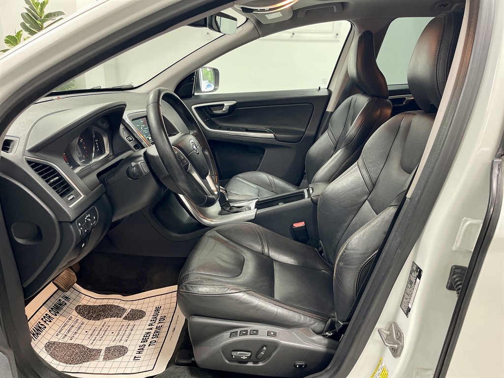 2017 Volvo XC60 - $8,998
