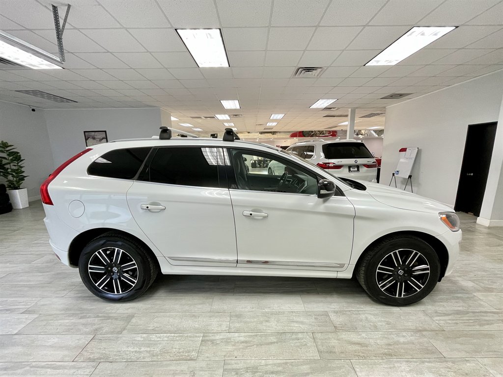 2017 Volvo XC60 - $8,998