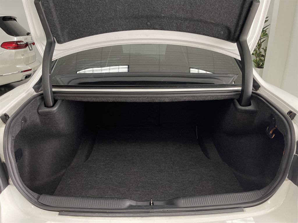 2015 Dodge Charger - $8,998