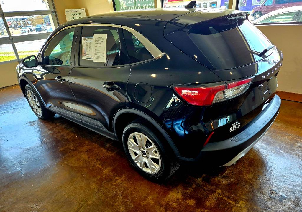2020 Ford Escape SE photo