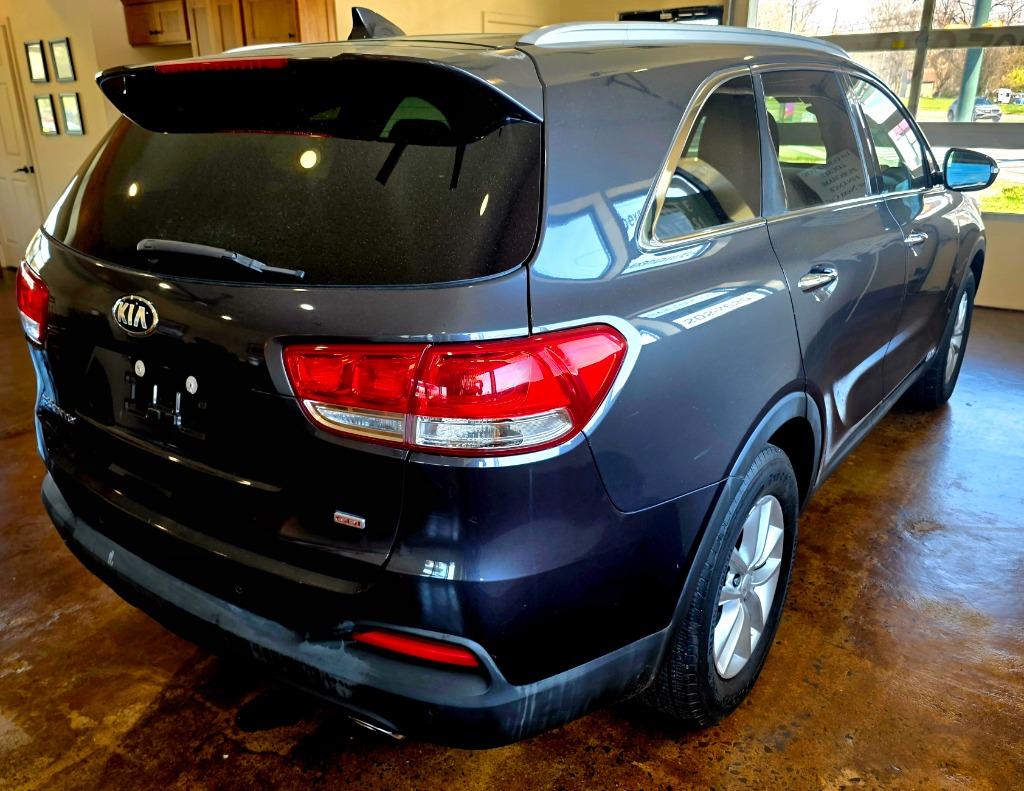 2017 Kia Sorento - $9,500