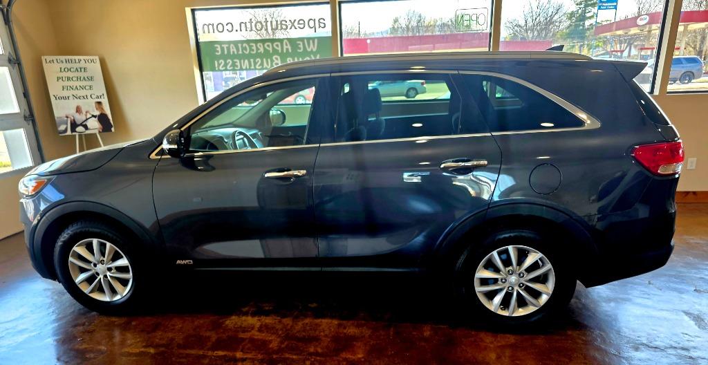 2017 Kia Sorento - $9,500