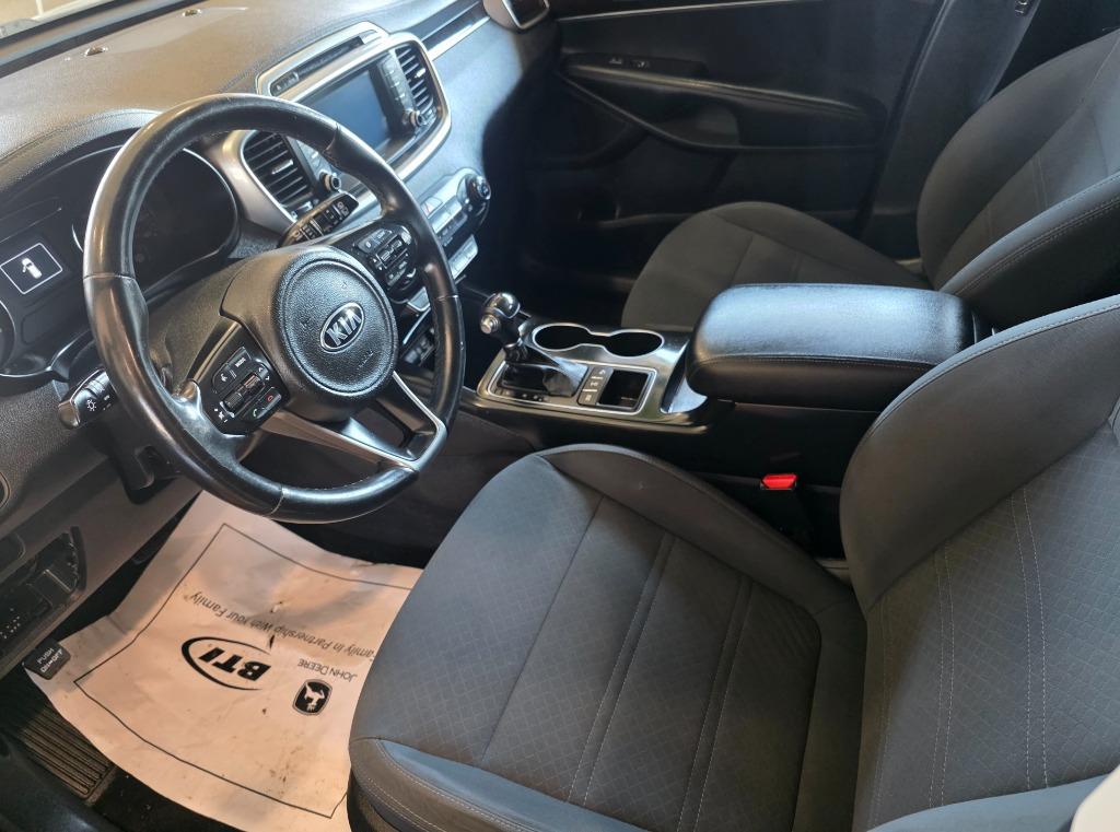 2017 Kia Sorento - $9,500