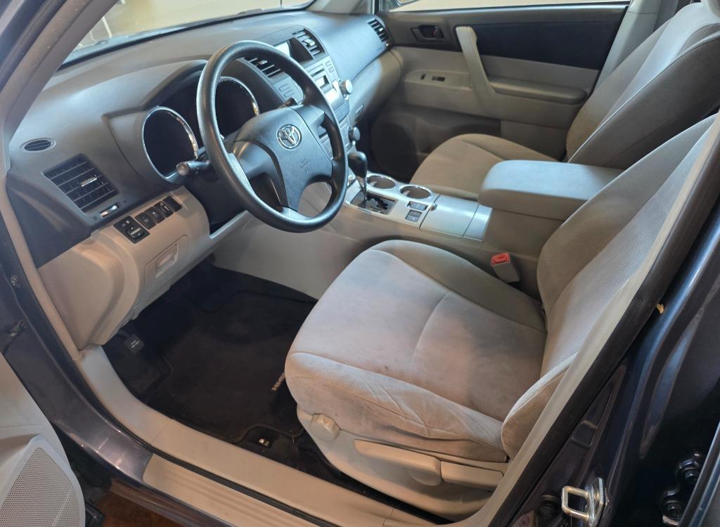 2012 Toyota Highlander - $9,500