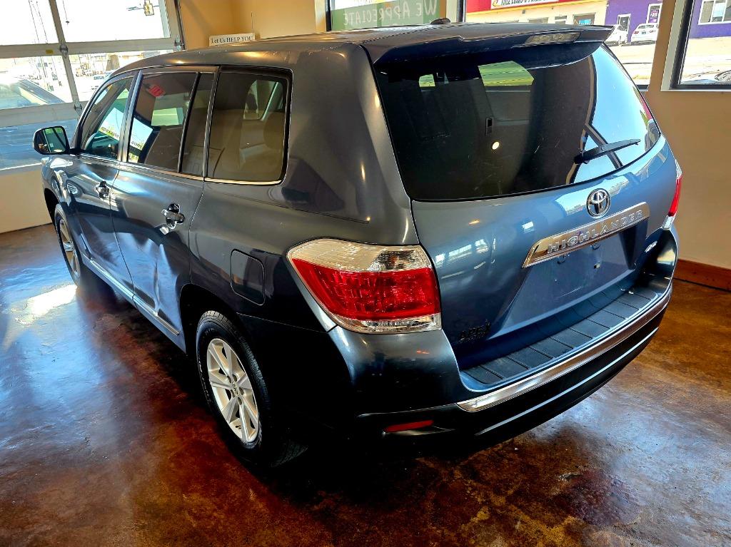 2012 Toyota Highlander - $9,500