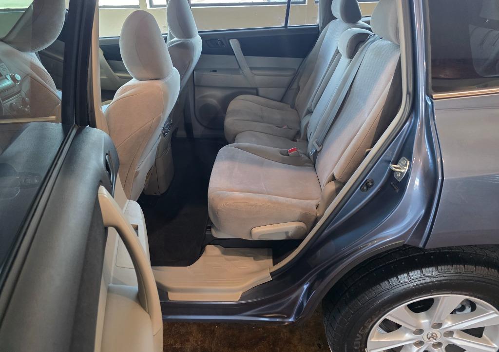 2012 Toyota Highlander - $9,500
