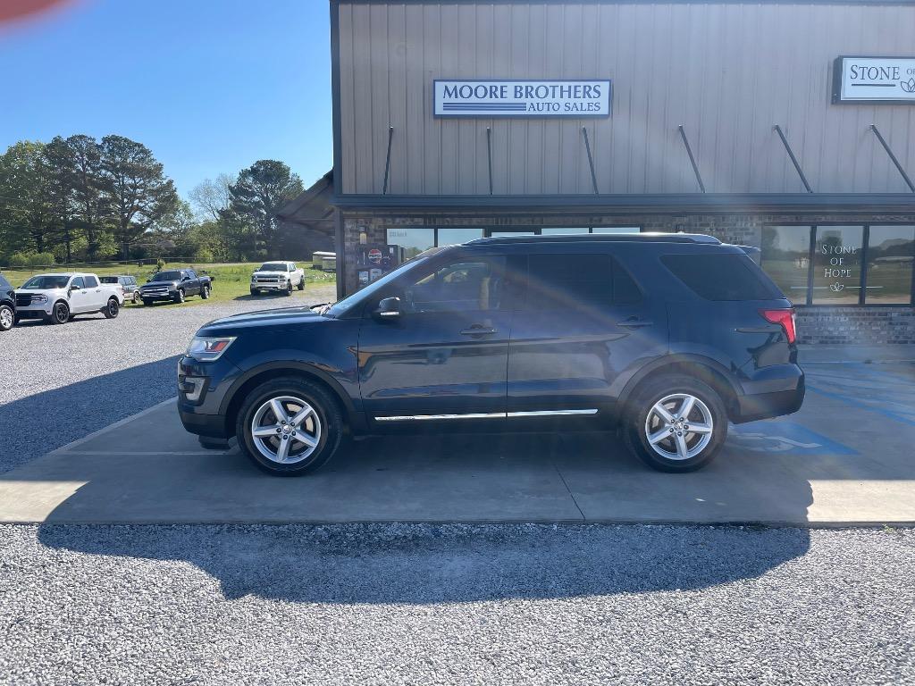 2017 Ford Explorer XLT photo