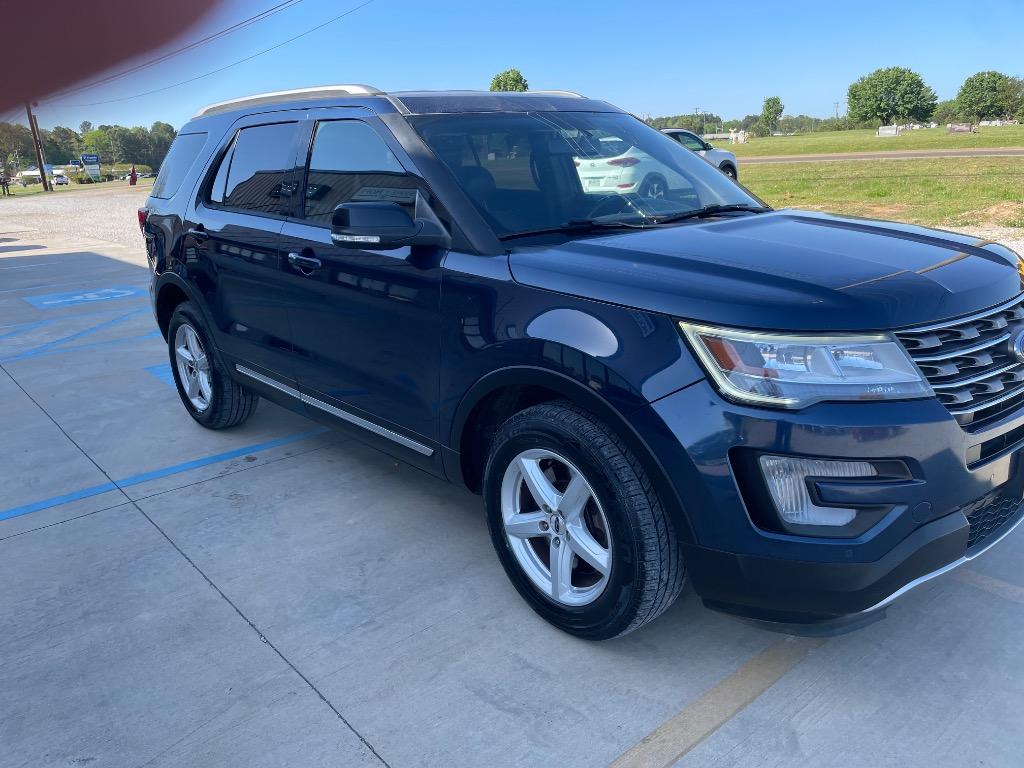 2017 Ford Explorer XLT photo