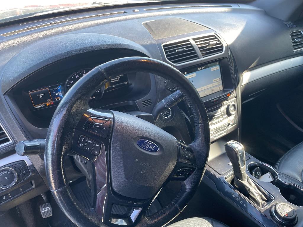 2017 Ford Explorer XLT photo