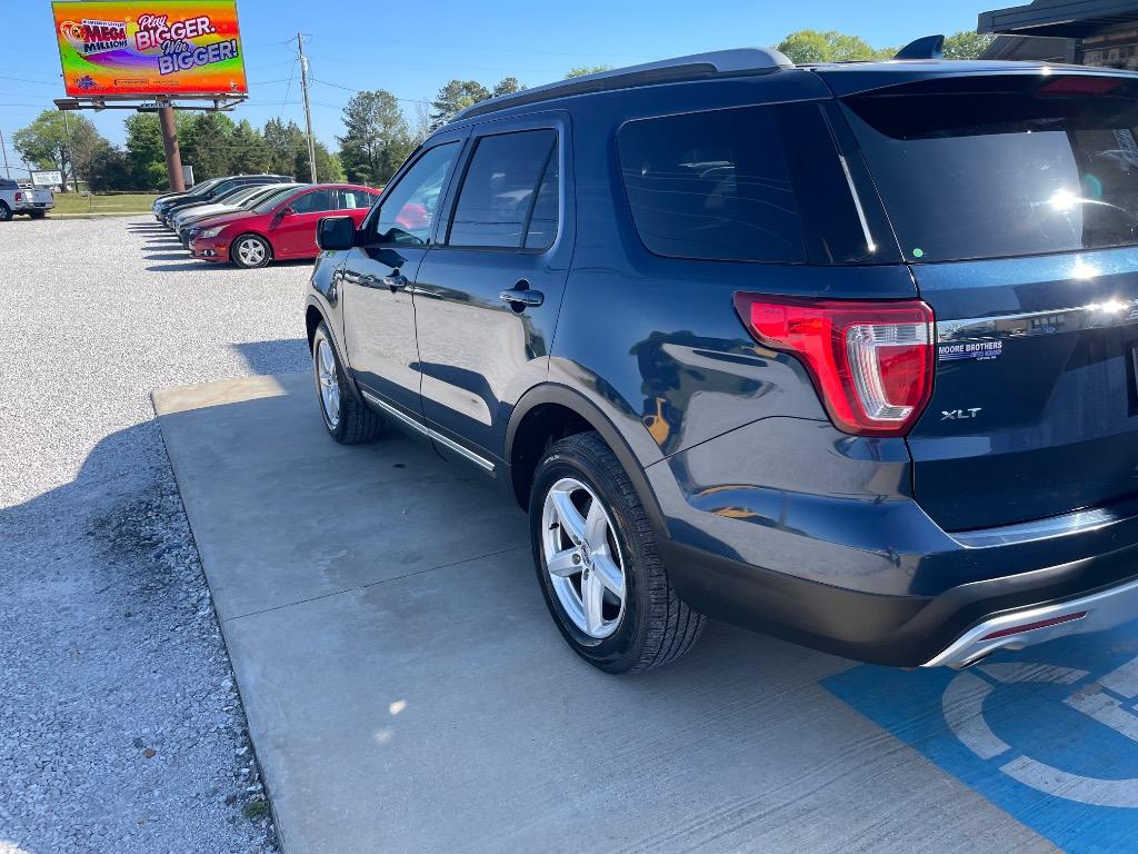 2017 Ford Explorer XLT photo