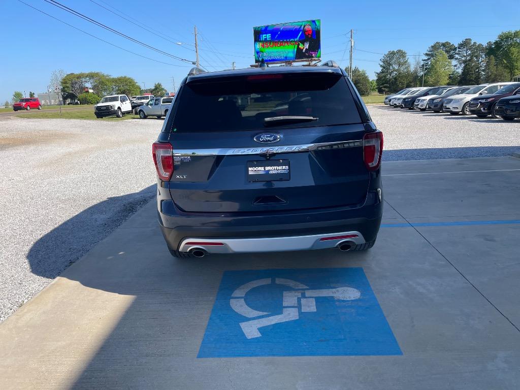 2017 Ford Explorer XLT photo