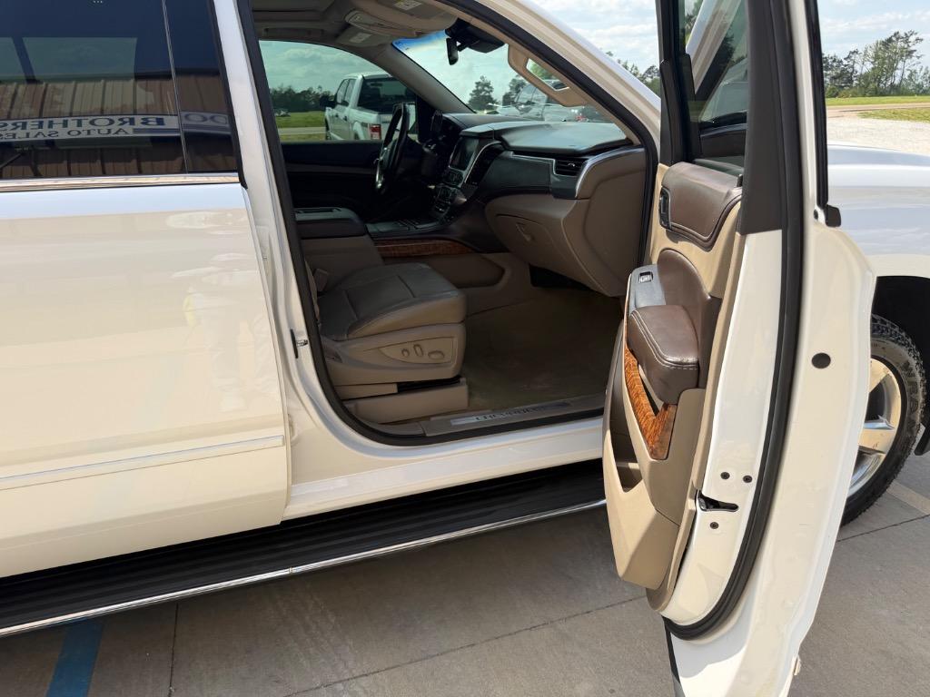 2016 Chevrolet Suburban - $16,990