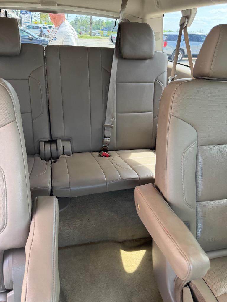 2016 Chevrolet Suburban - $16,990