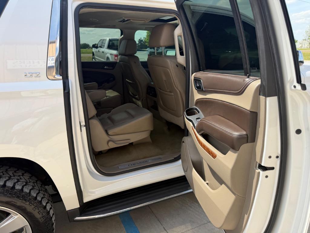 2016 Chevrolet Suburban - $16,990