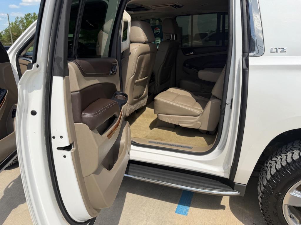2016 Chevrolet Suburban - $16,990