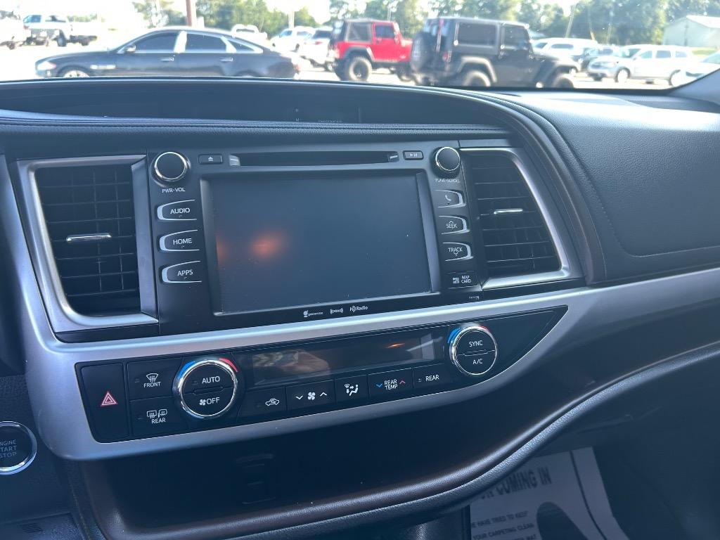 2018 Toyota Highlander - $28,995