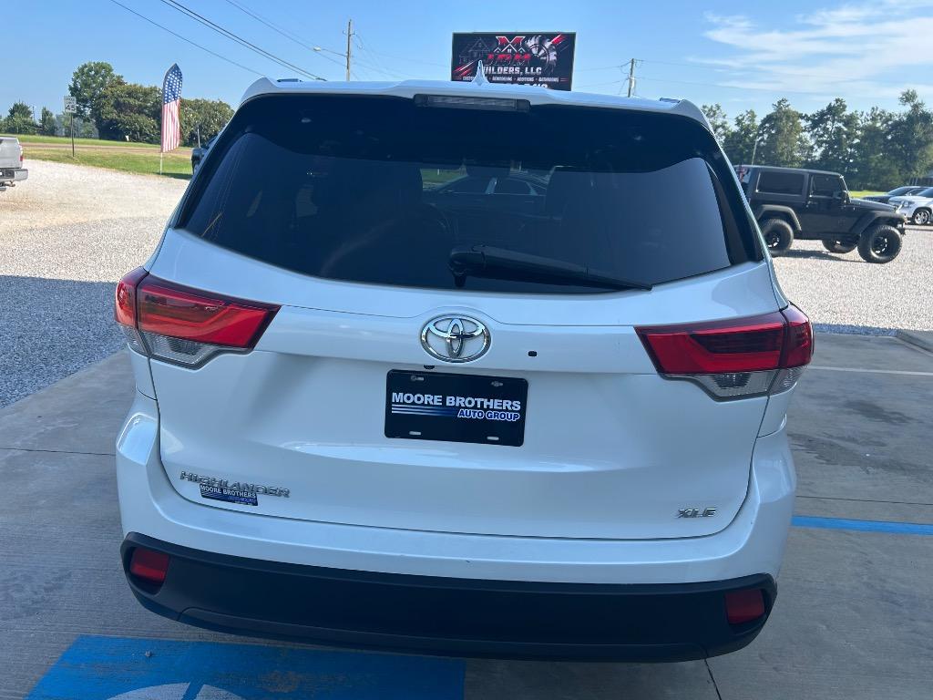 2018 Toyota Highlander - $28,995