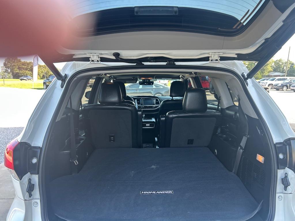 2018 Toyota Highlander - $28,995