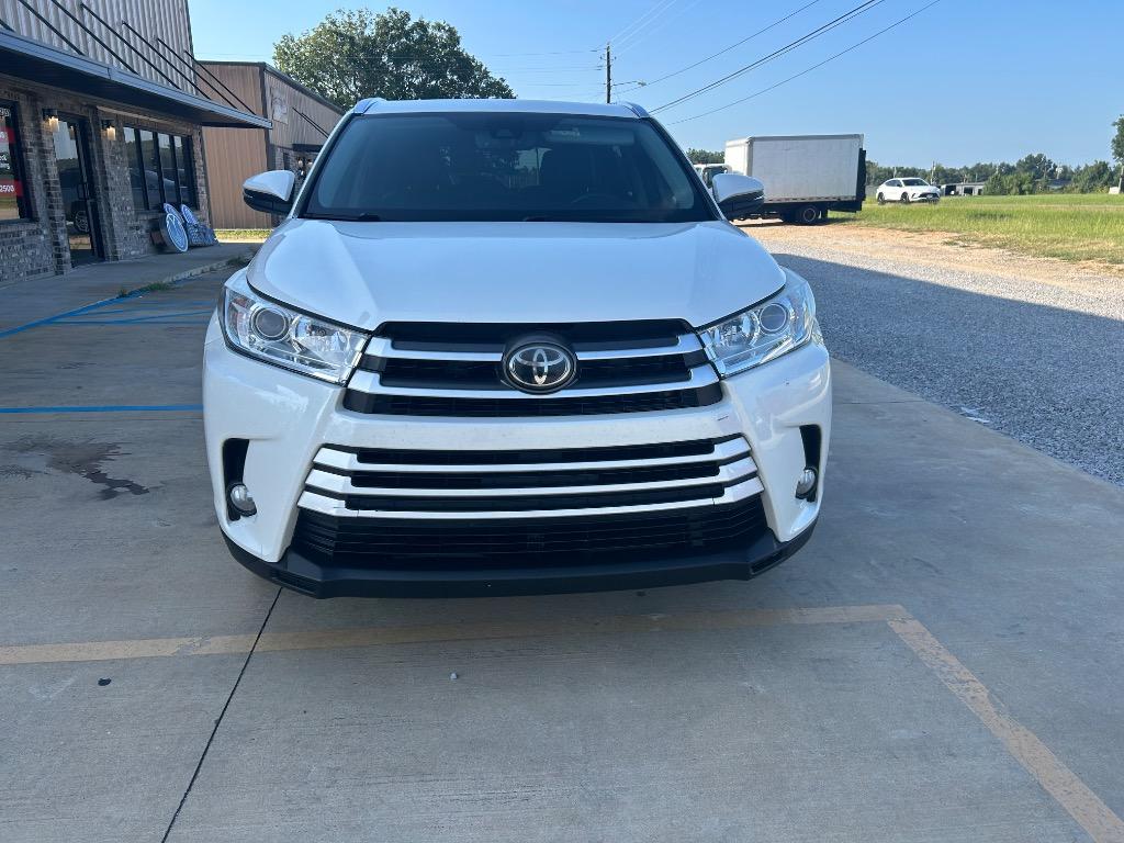 2018 Toyota Highlander - $28,995