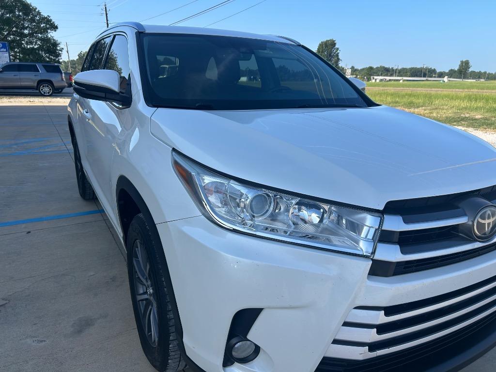 2018 Toyota Highlander - $28,995