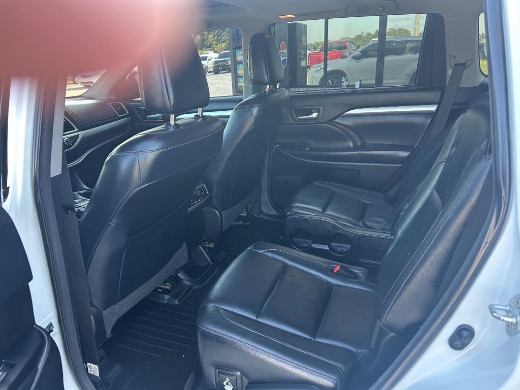 2018 Toyota Highlander - $28,995