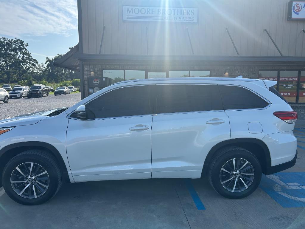 2018 Toyota Highlander - $28,995