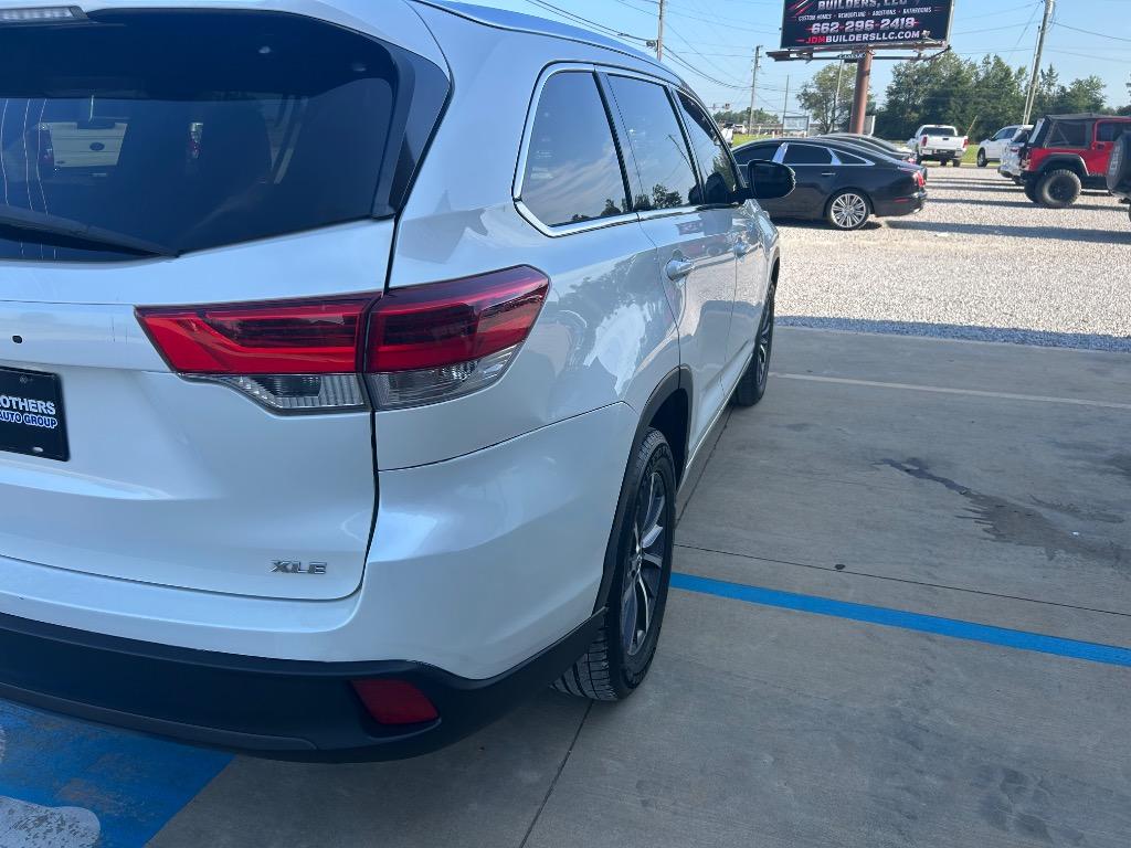 2018 Toyota Highlander - $28,995