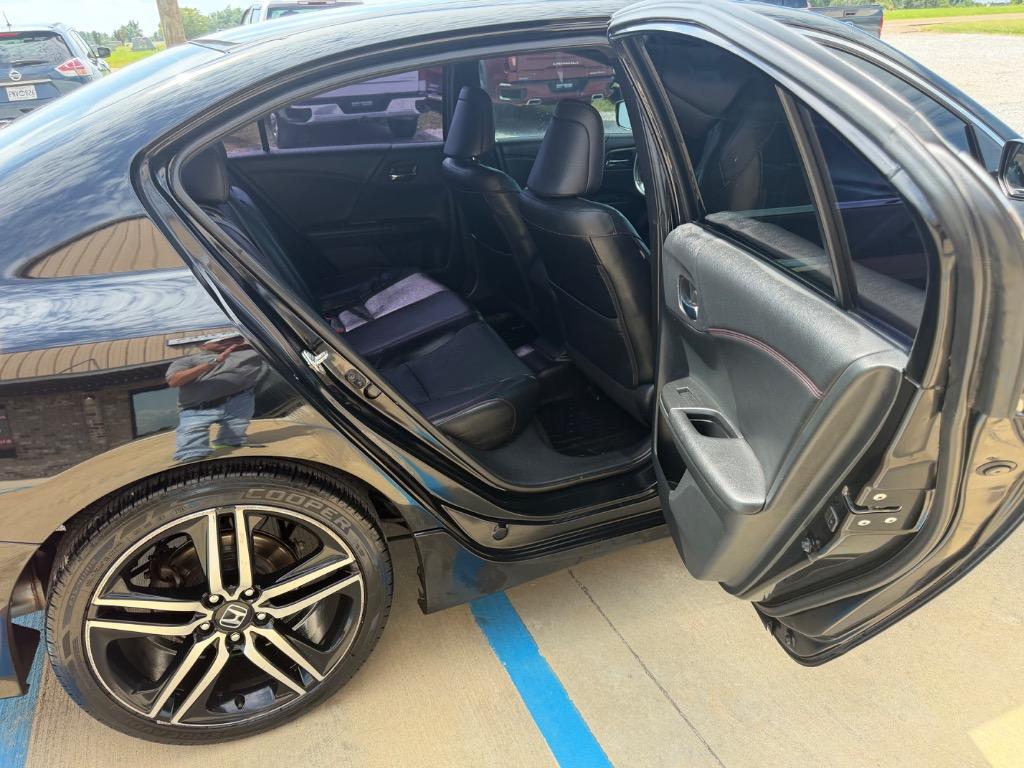 2017 Honda Accord - $13,990
