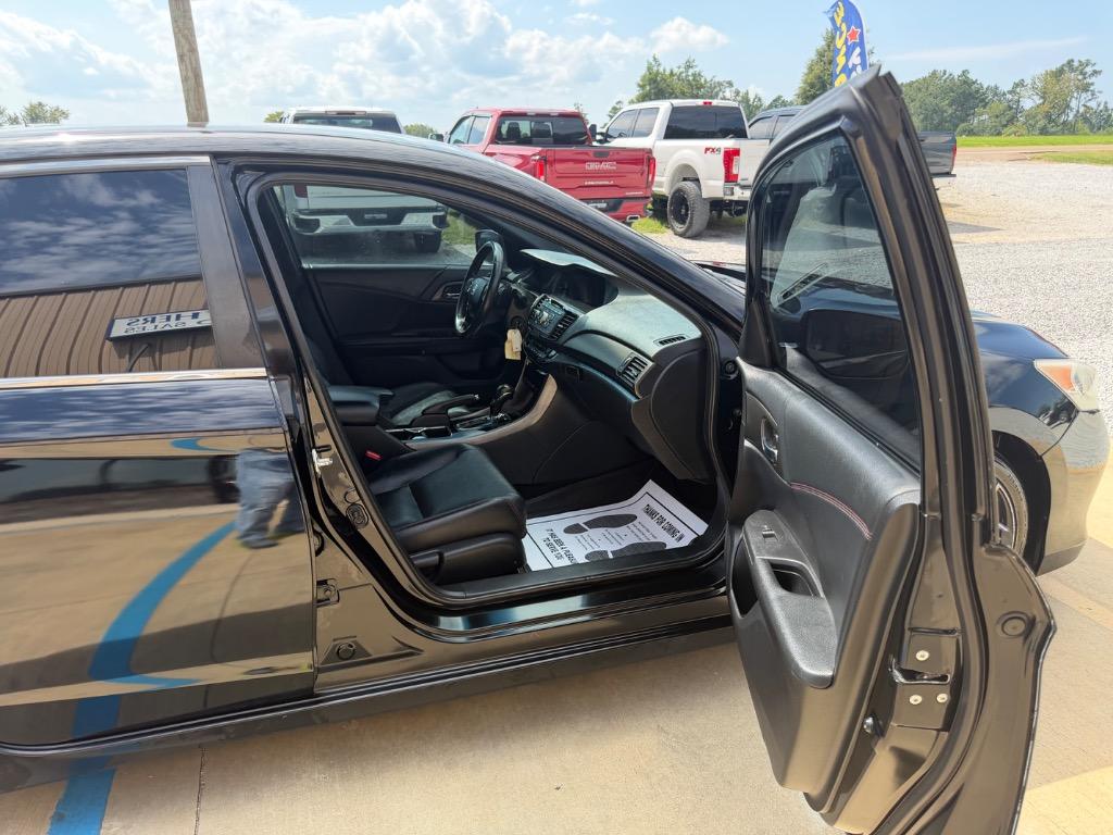 2017 Honda Accord - $13,990