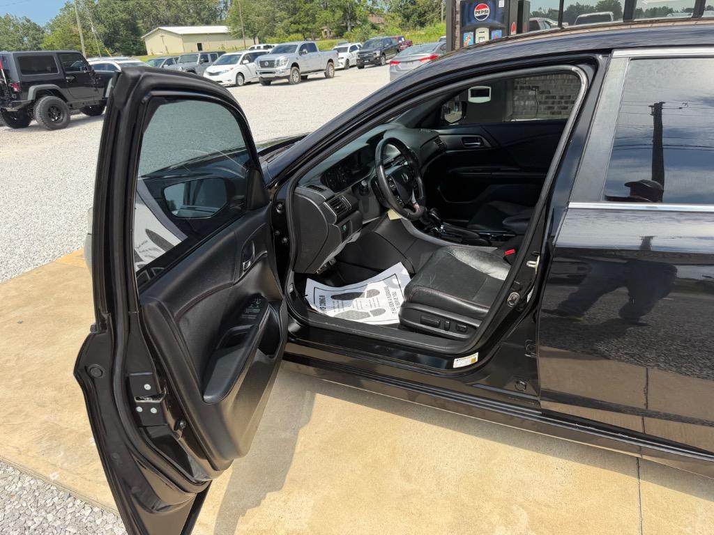 2017 Honda Accord - $13,990