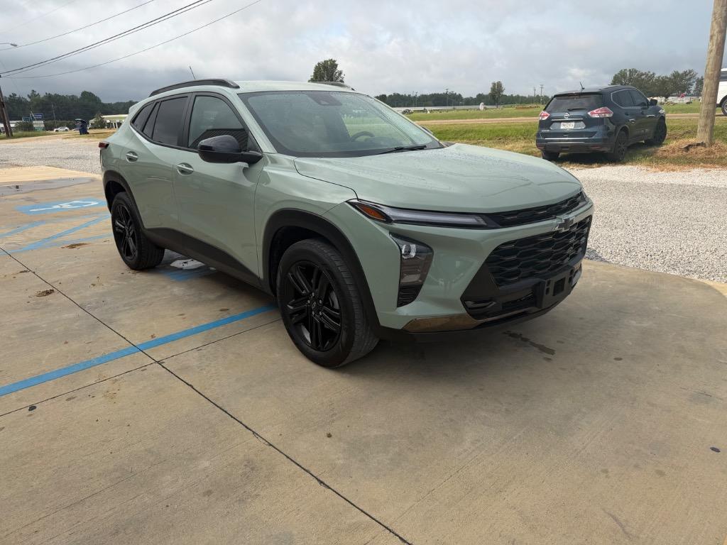 2025 Chevrolet Trax - $25,990