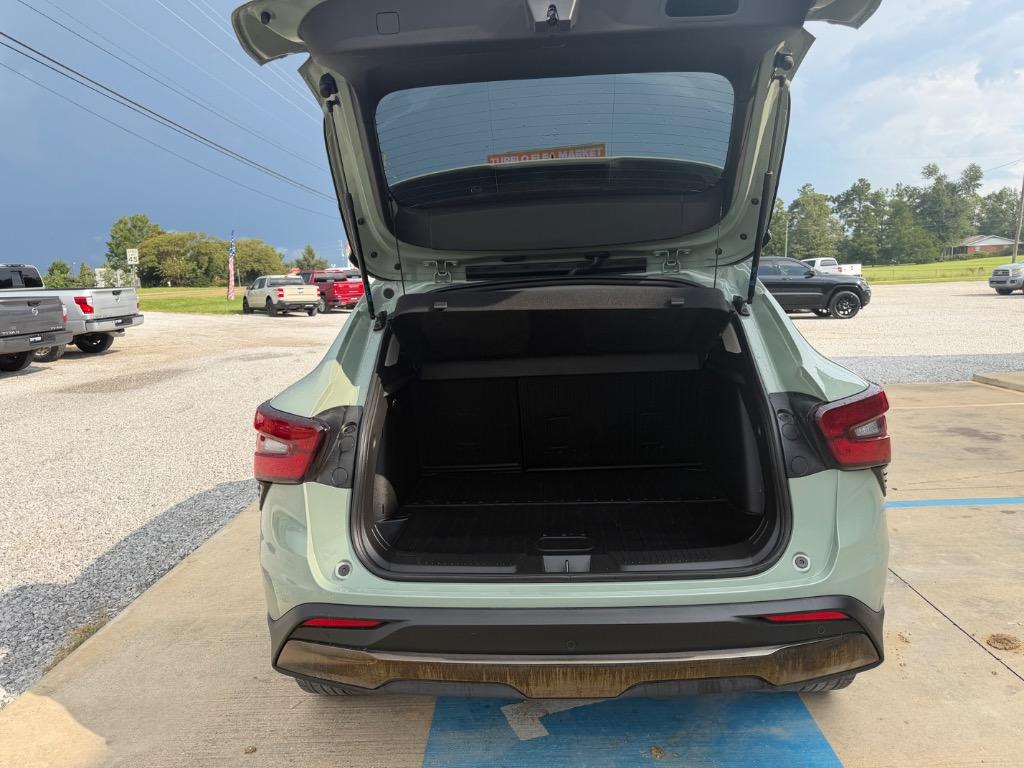 2025 Chevrolet Trax - $25,990