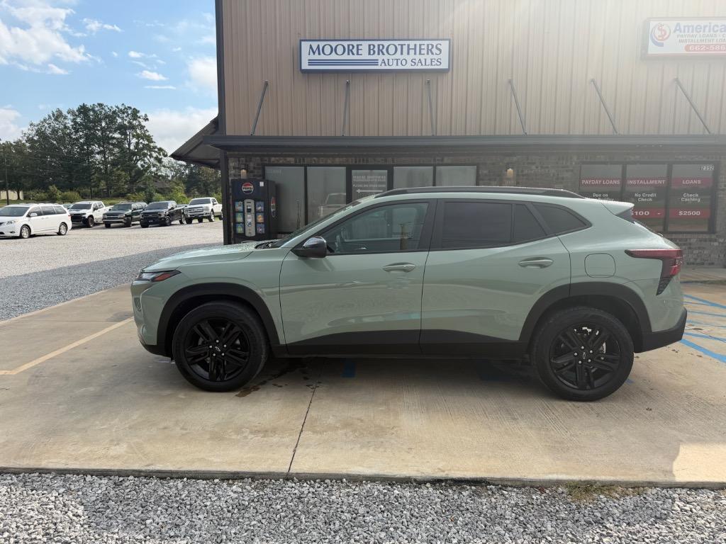 2025 Chevrolet Trax - $25,990