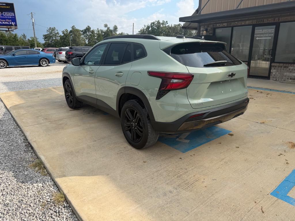 2025 Chevrolet Trax - $25,990