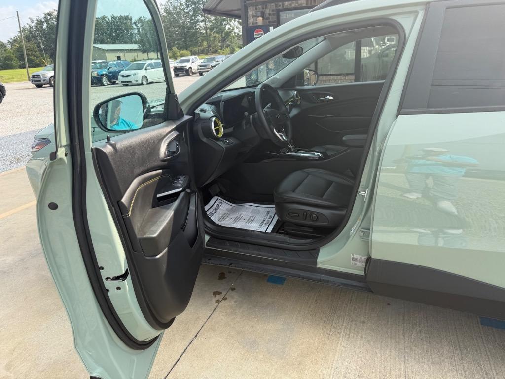 2025 Chevrolet Trax - $25,990