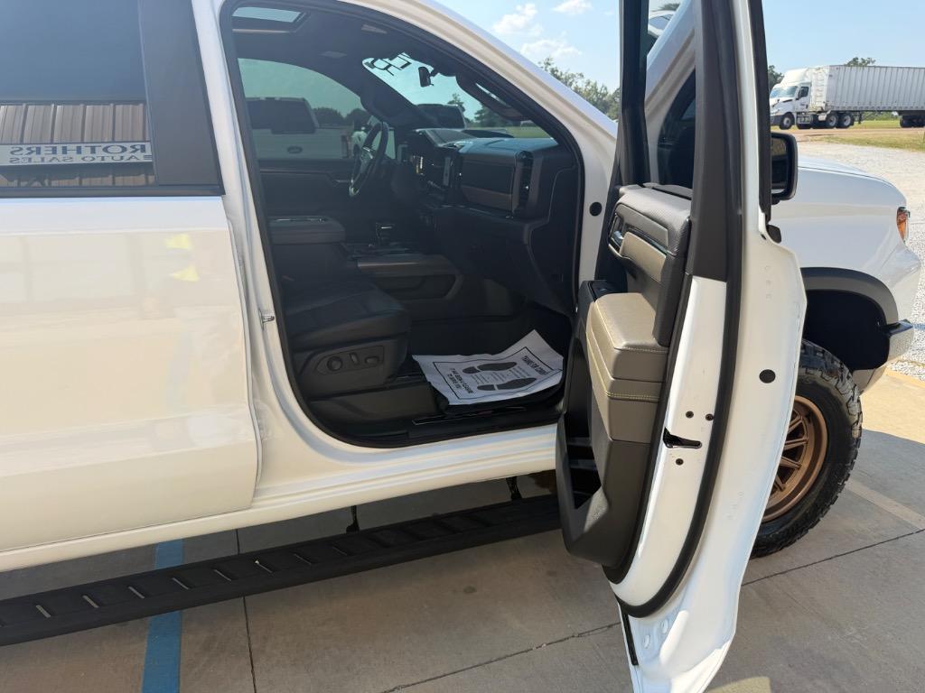 2022 Chevrolet Silverado - $44,990